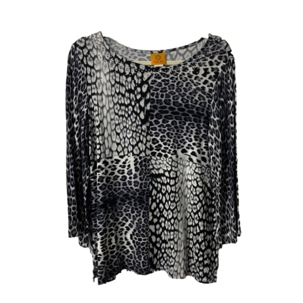 ⭐️ Ruby Rd. Embellished animal print 3/4 sleeve top- size Small